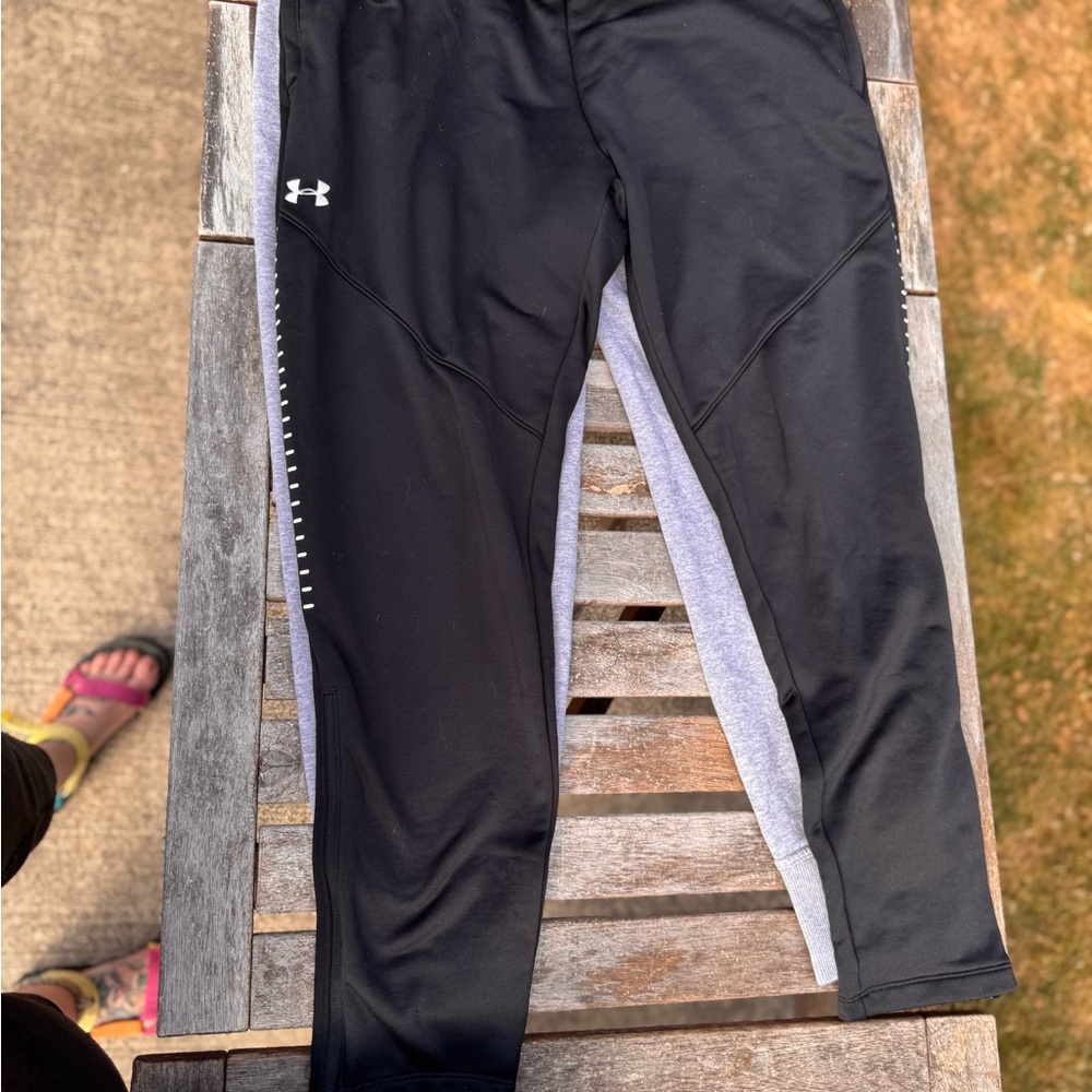 Under Armour Women’s jogger bundle, Sz. L